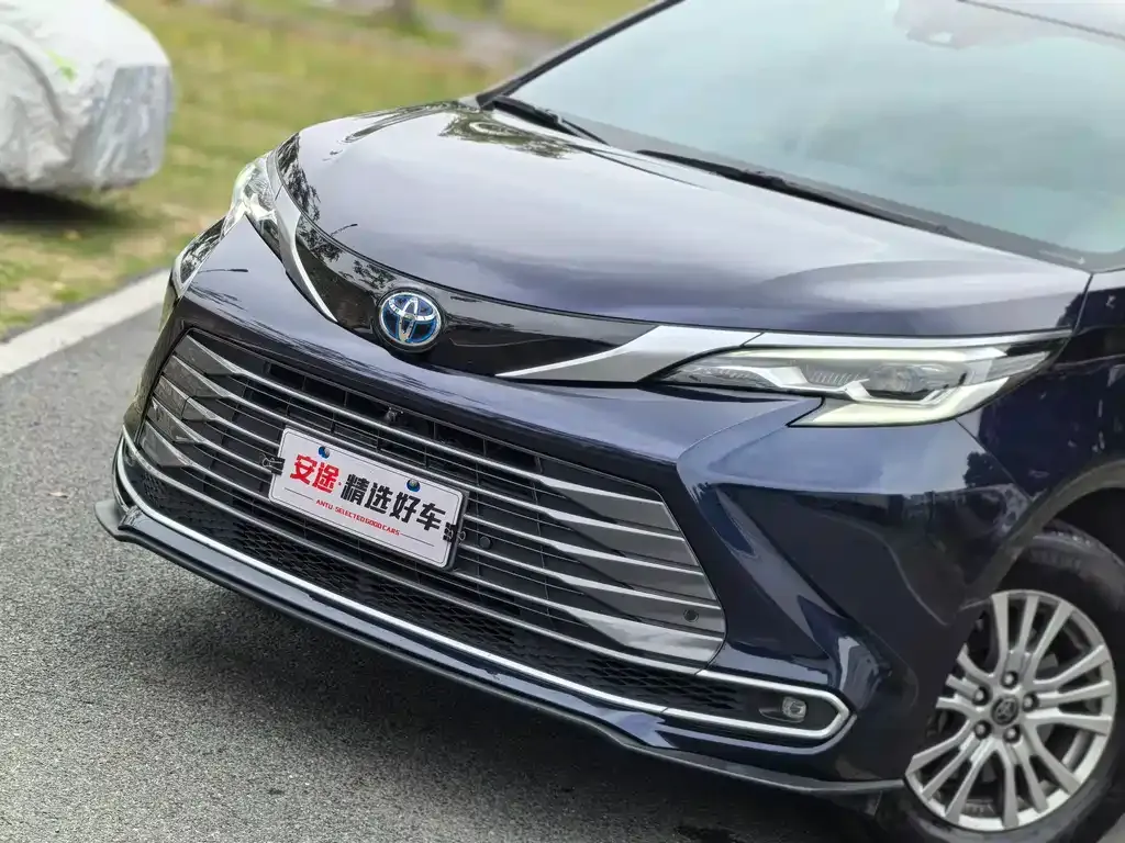 Toyota Sienna — фото 9
