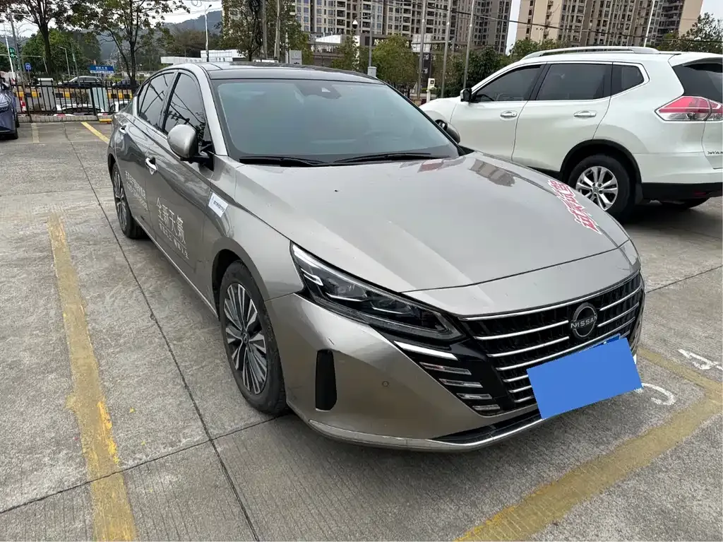 Nissan Teana — фото 1