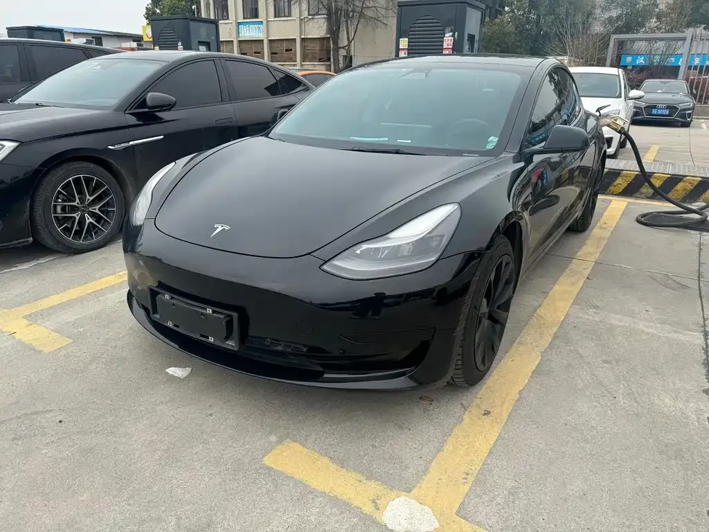 Tesla Model 3 — фото 1