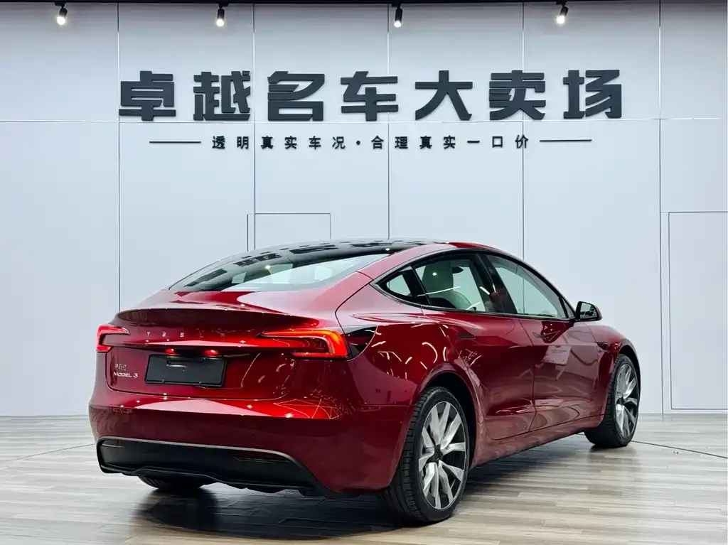 Tesla Model 3 — фото 4