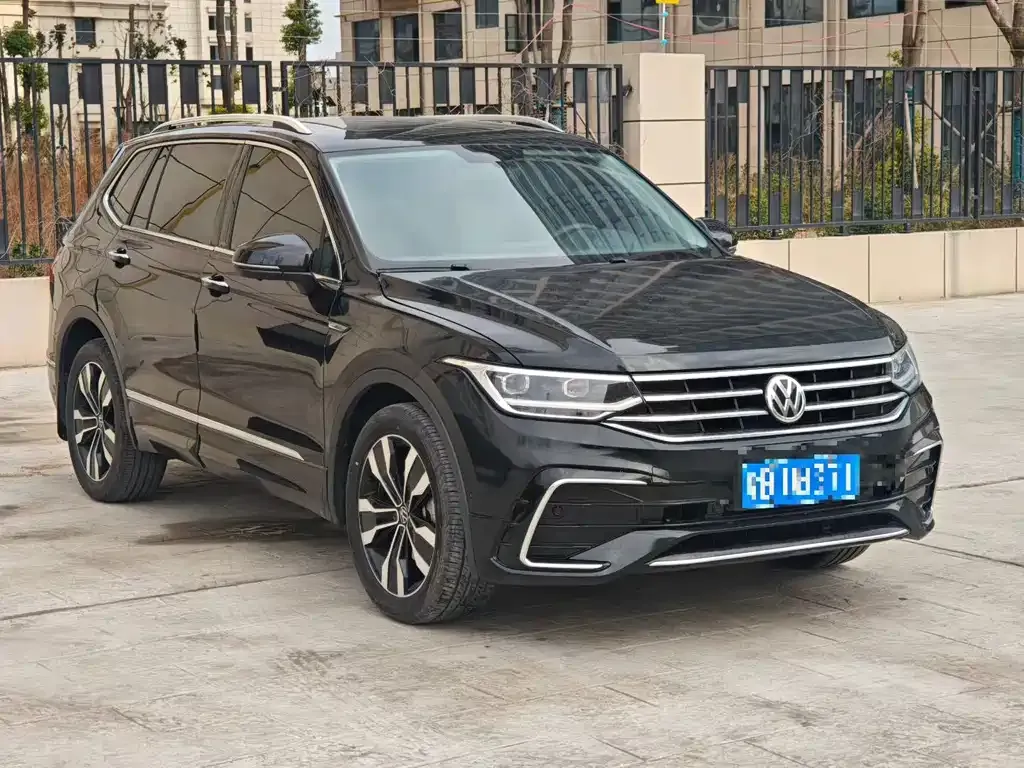 Volkswagen Tiguan L — фото 6