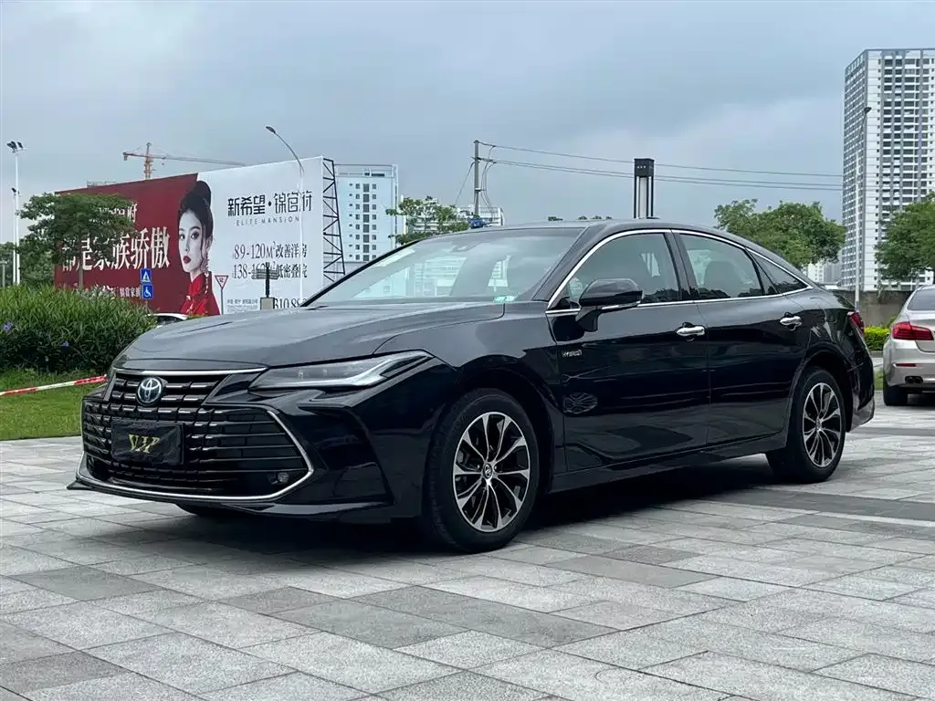 Toyota Avalon — фото 1