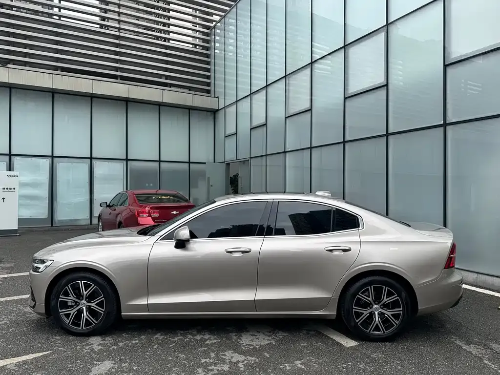 Volvo S60 — фото 4