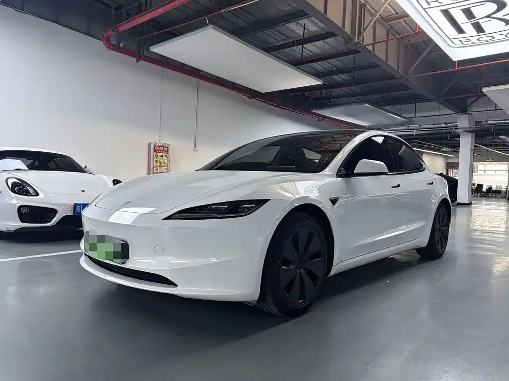 Tesla Model 3 — фото 1