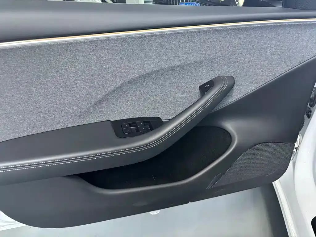 Tesla Model 3 — фото 10