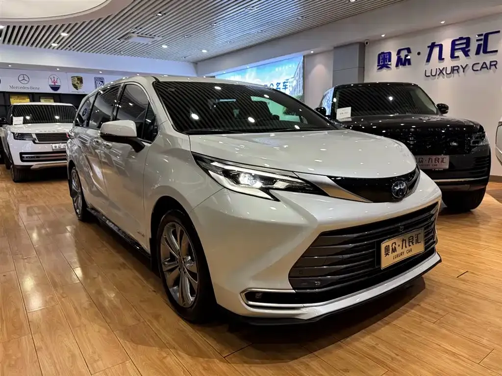 Toyota Sienna — фото 7