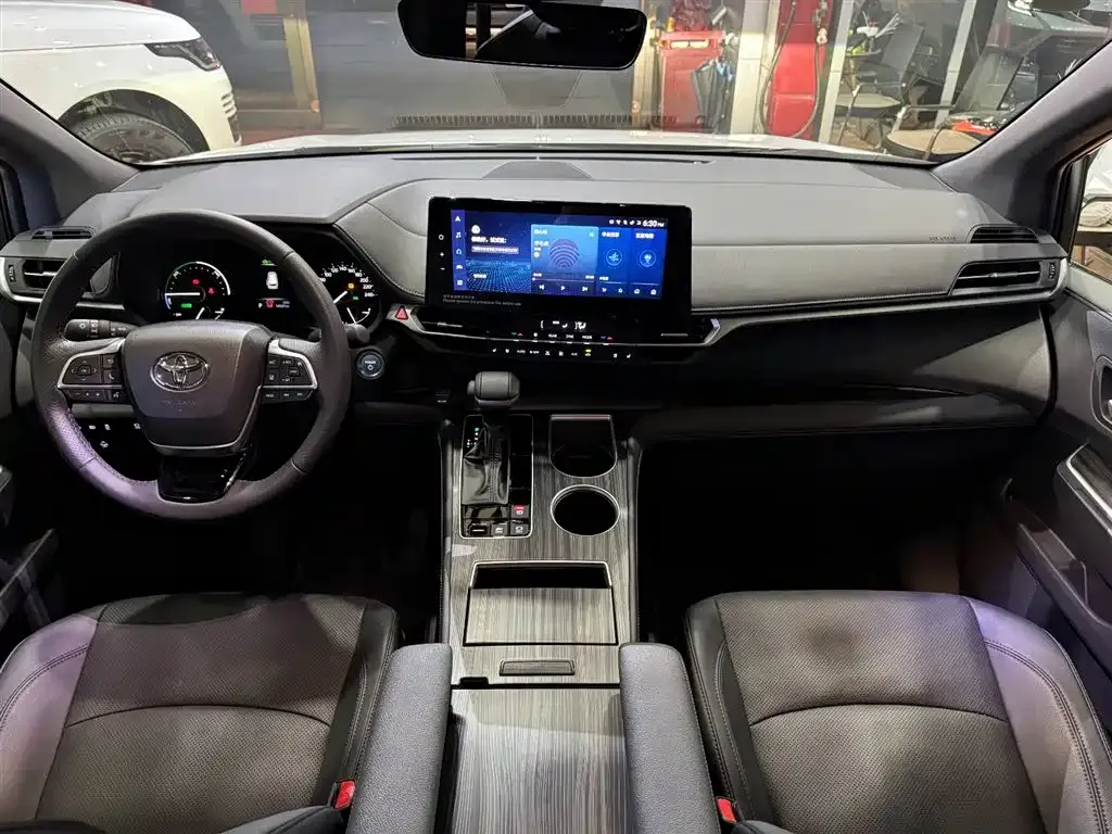 Toyota Sienna — фото 10