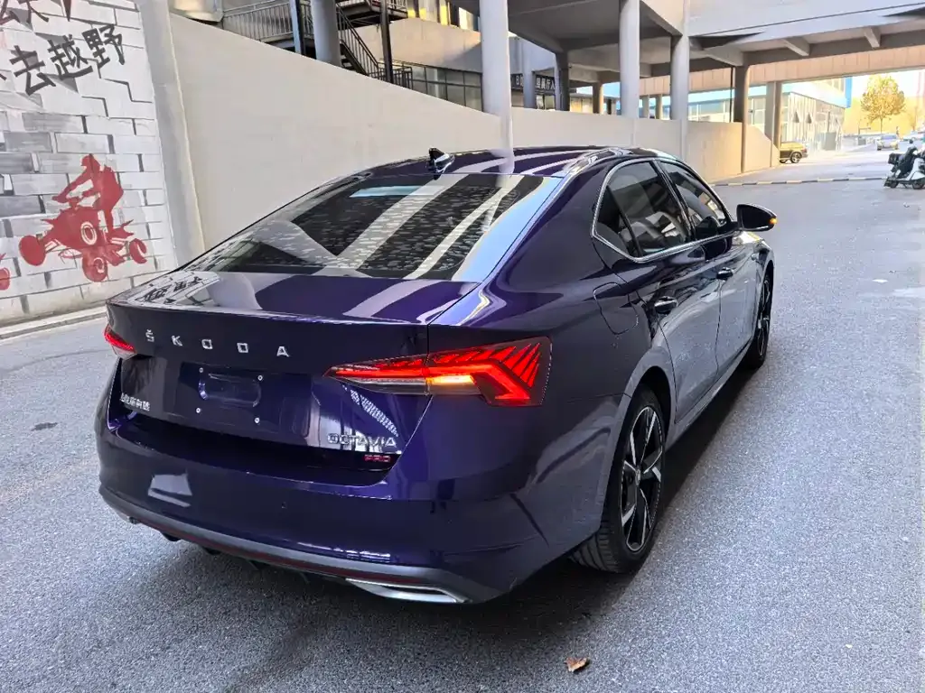 Skoda Octavia — фото 5