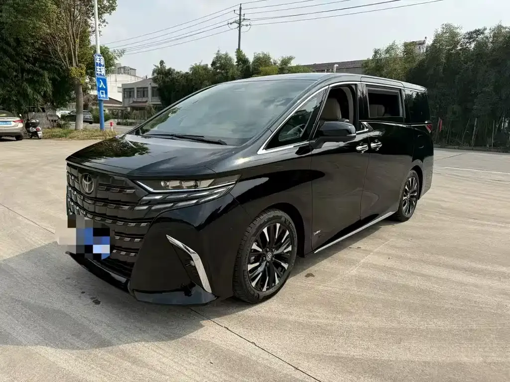 Toyota Alphard — фото 1