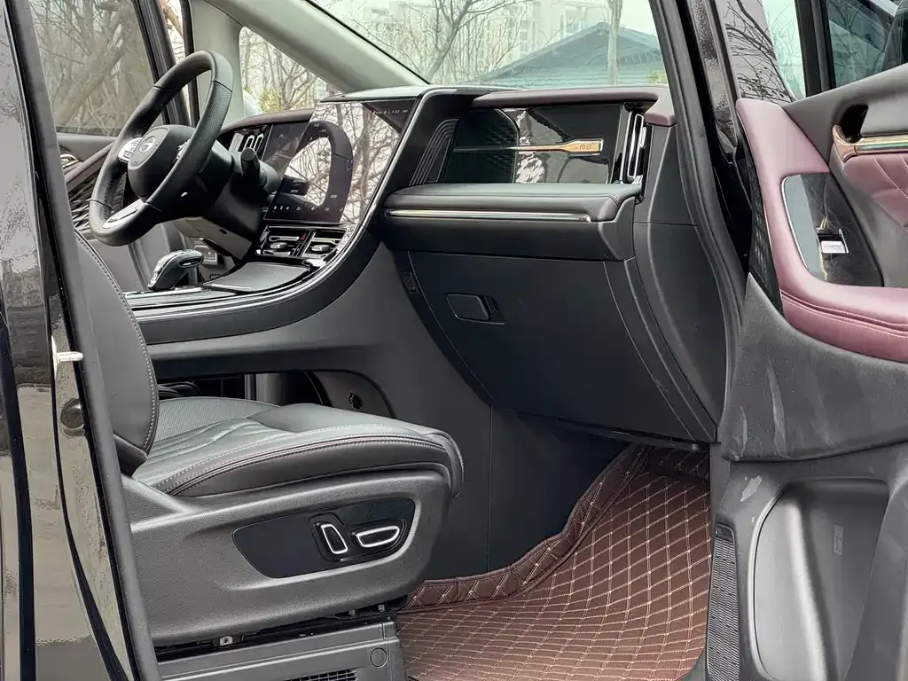 GAC Motor Trumpchi M8 — фото 4