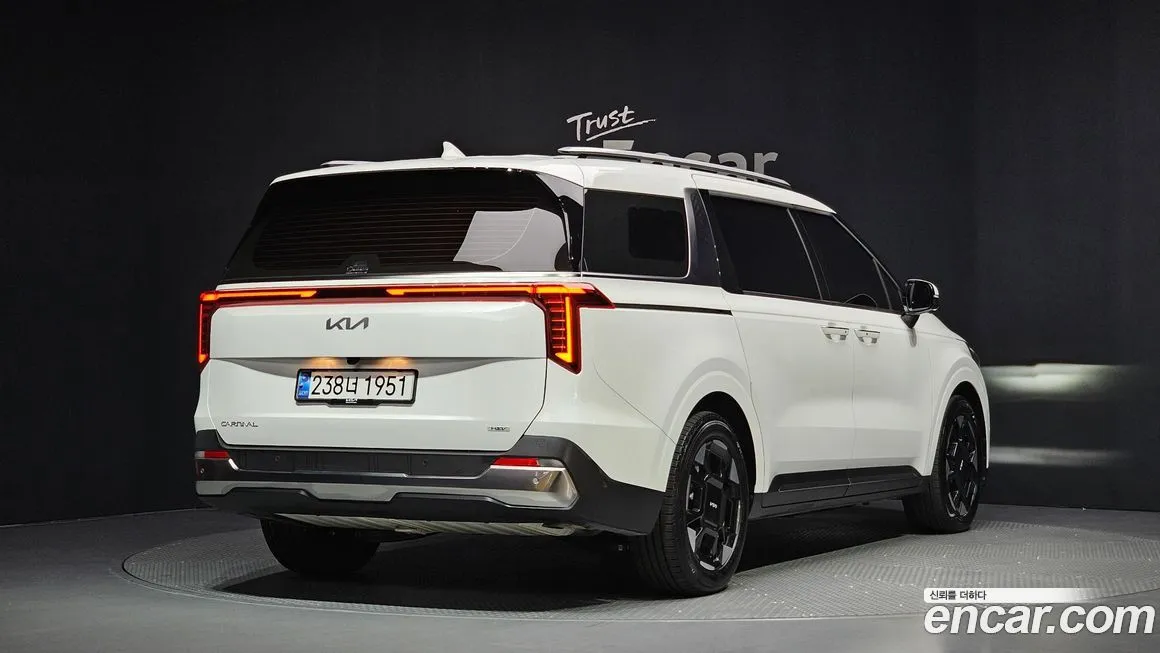 Kia Carnival — фото 10