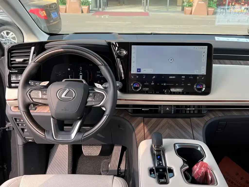 Lexus LM — фото 4