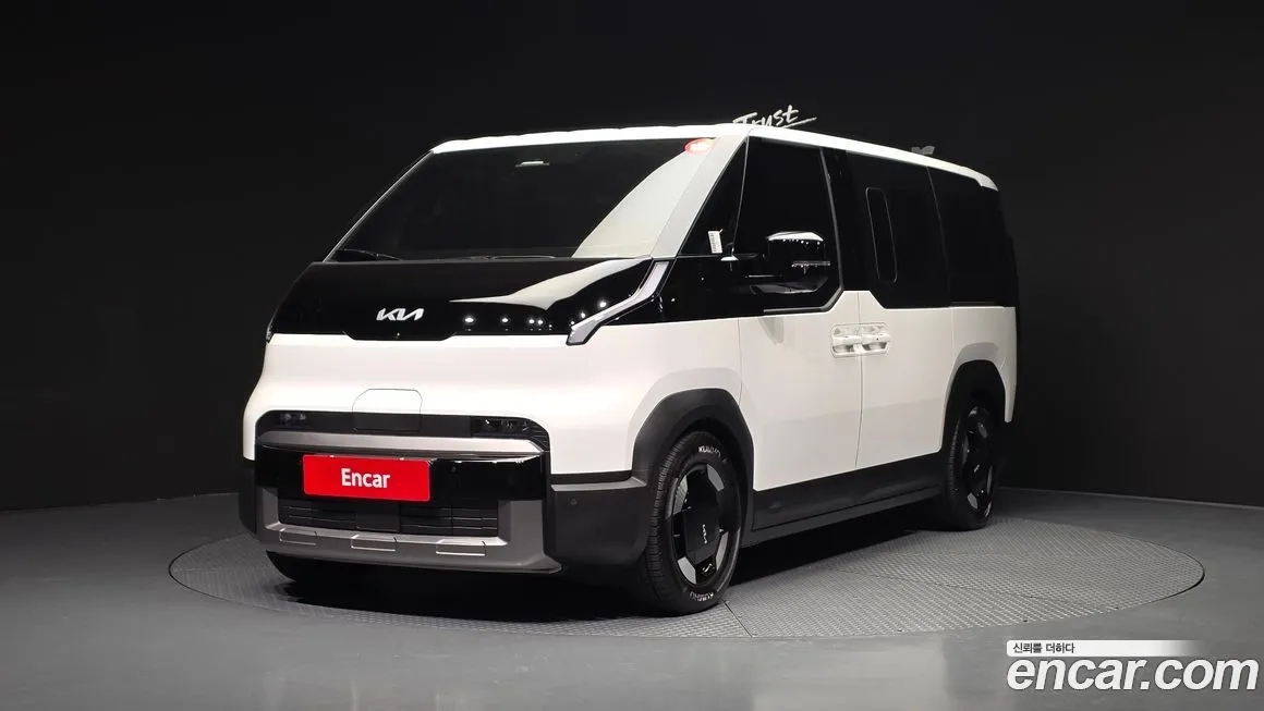 Kia PV5 — фото 1