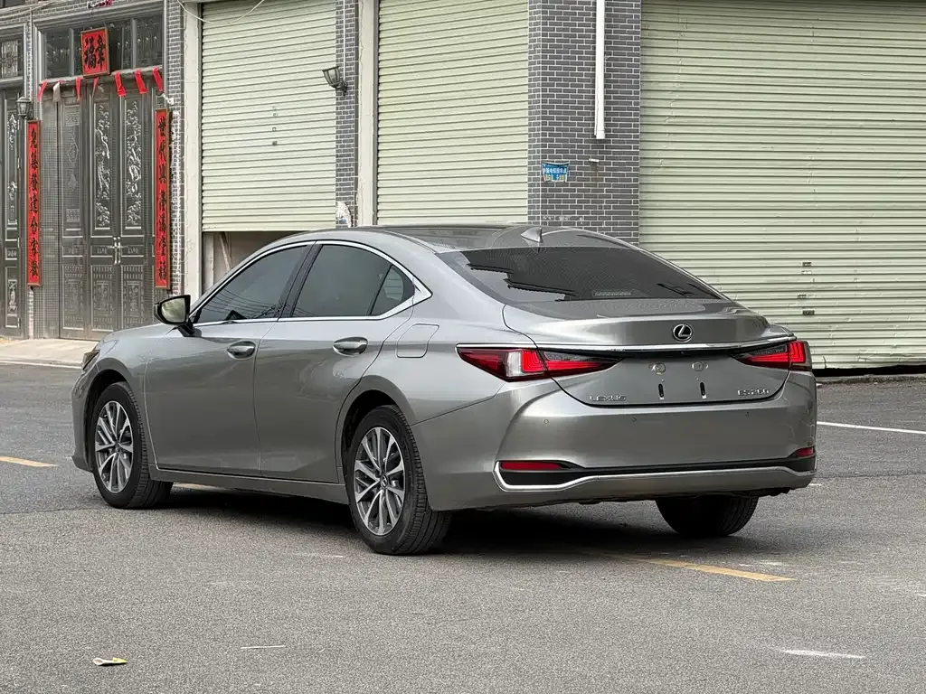 Lexus ES — фото 5
