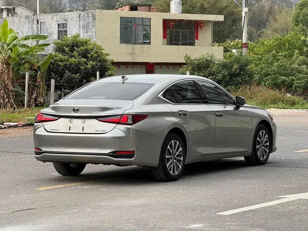 Lexus ES — фото 7