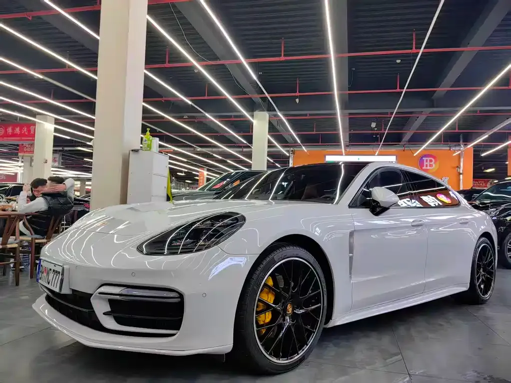 Porsche Panamera — фото 1
