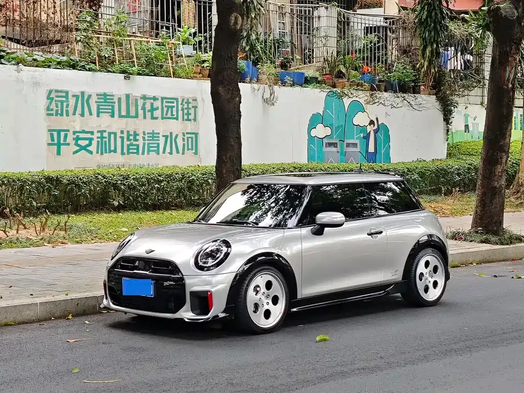 MINI JCW (John Cooper Works) — фото 1