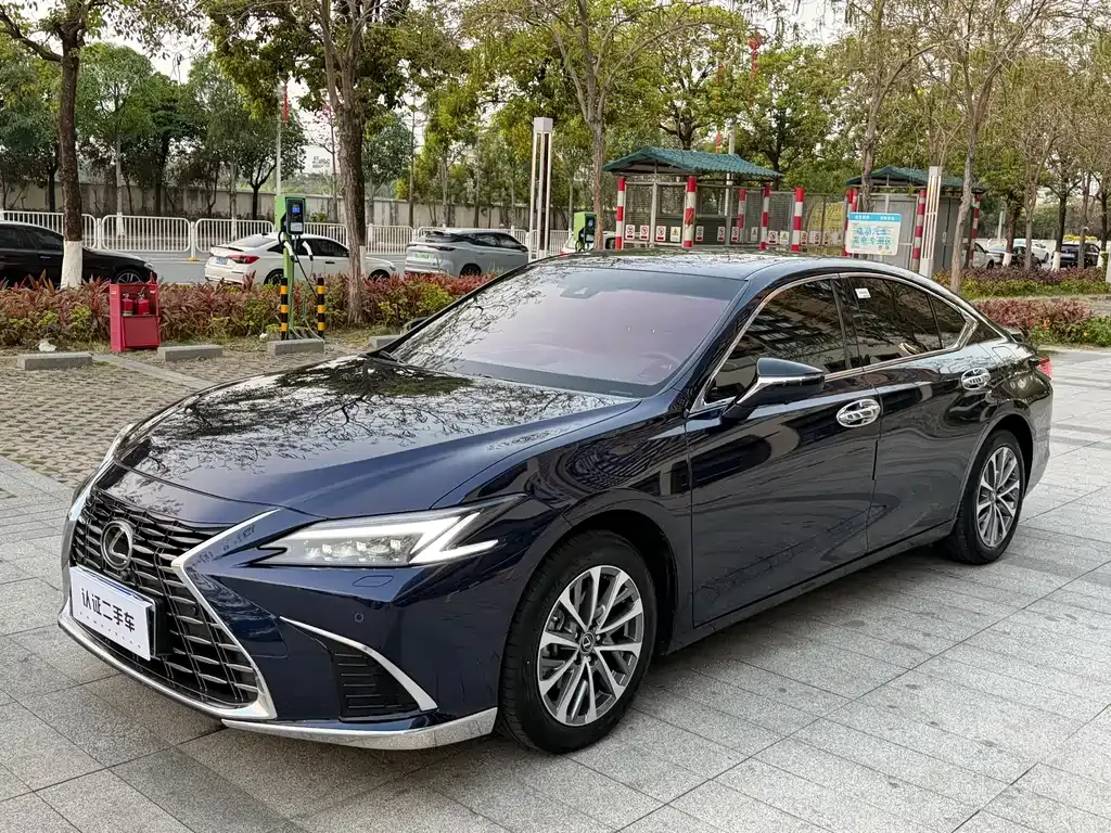Lexus ES — фото 1