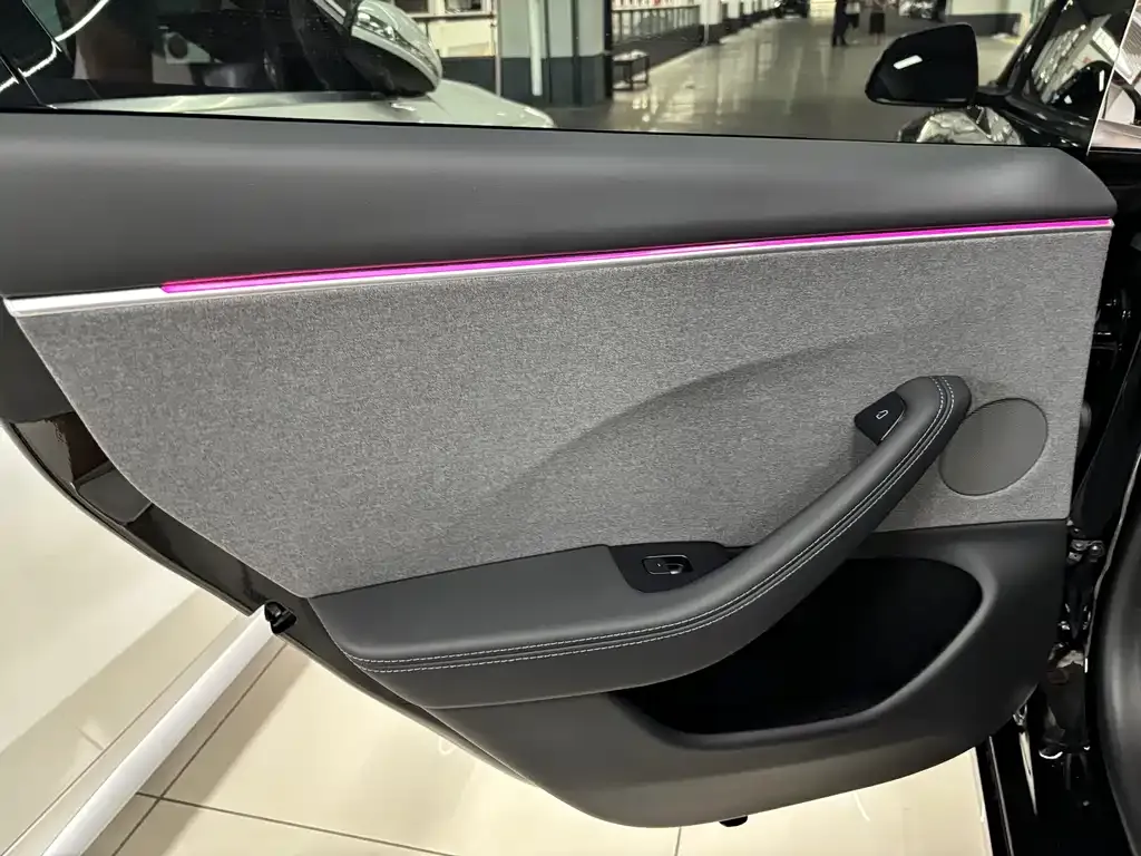Tesla Model 3 — фото 3