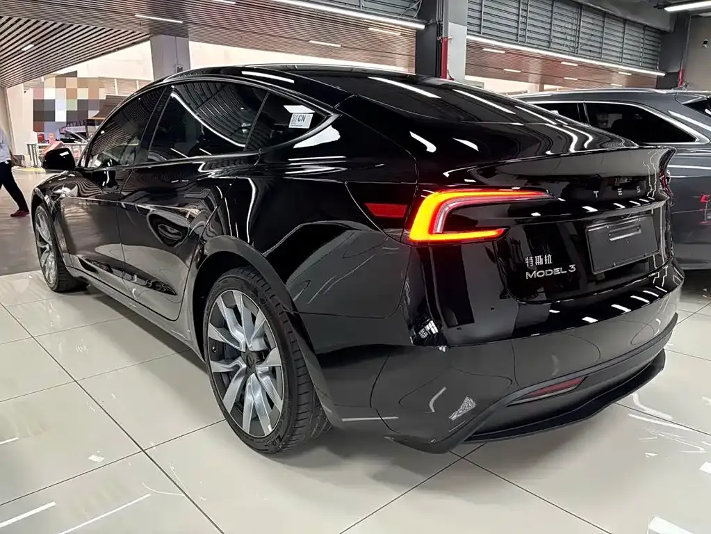 Tesla Model 3 — фото 5