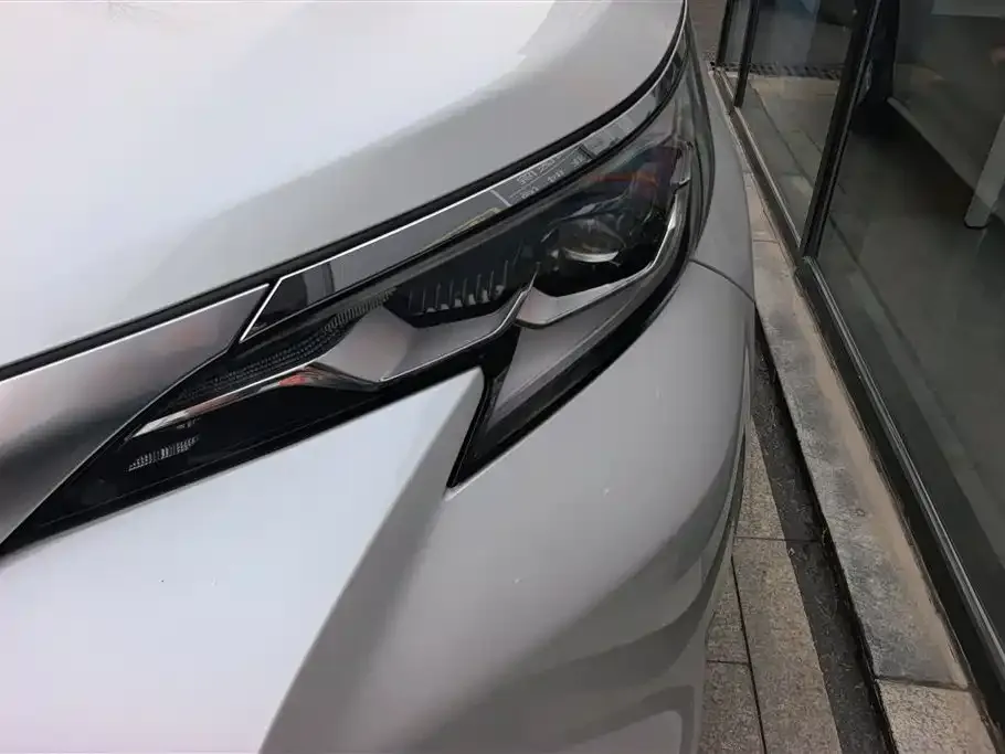 Toyota Sienna — фото 2