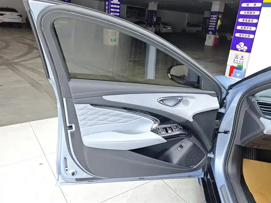 BYD Seal — фото 8