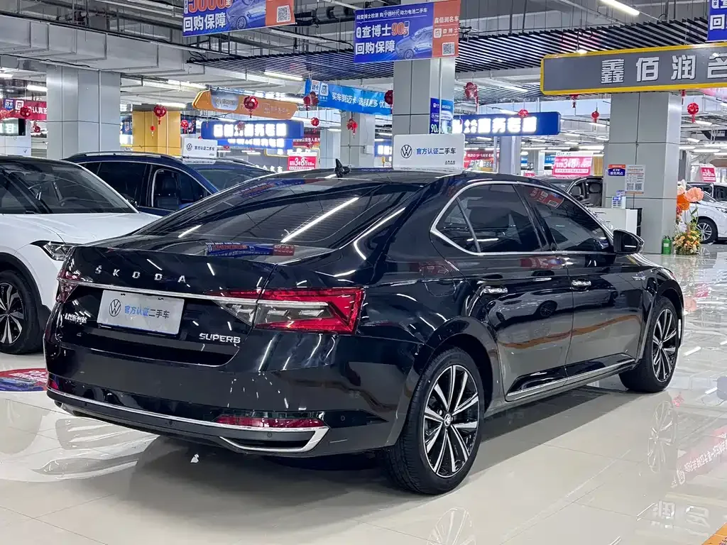 Skoda Superb — фото 2