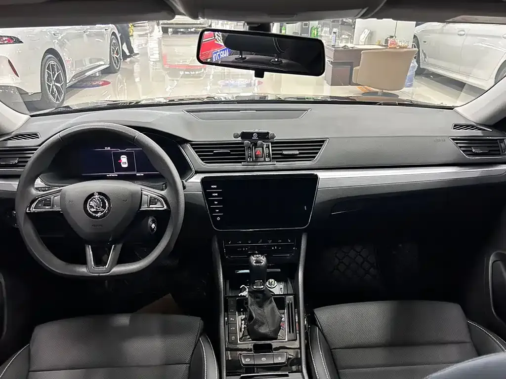 Skoda Superb — фото 3
