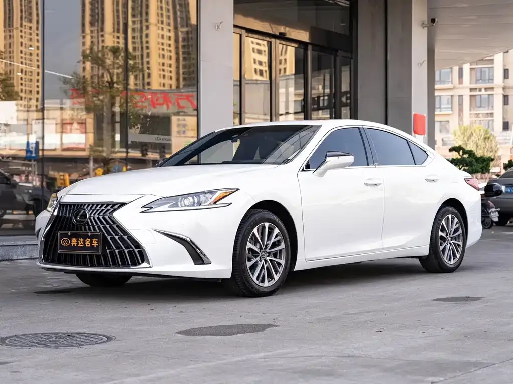 Lexus ES — фото 1