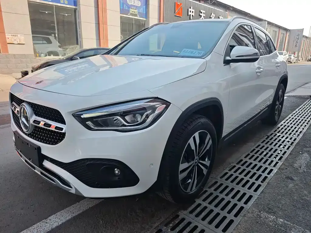 Mercedes-Benz GLA — фото 1