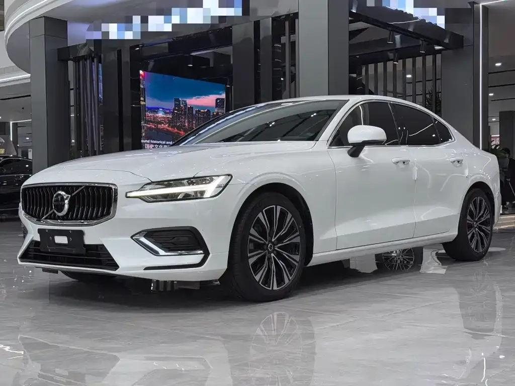 Volvo S60 — фото 1