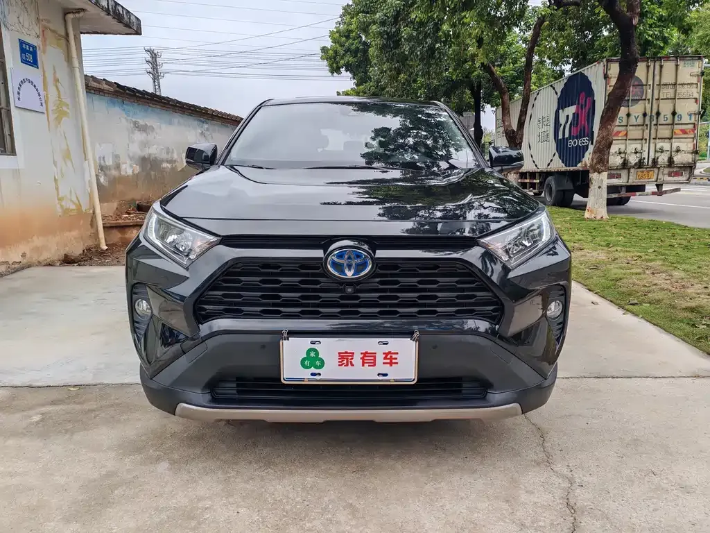 Toyota RAV4 — фото 9