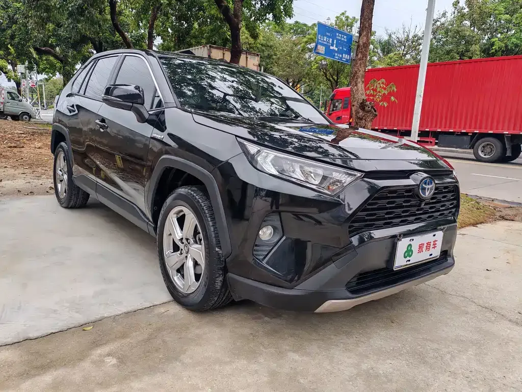 Toyota RAV4 — фото 6