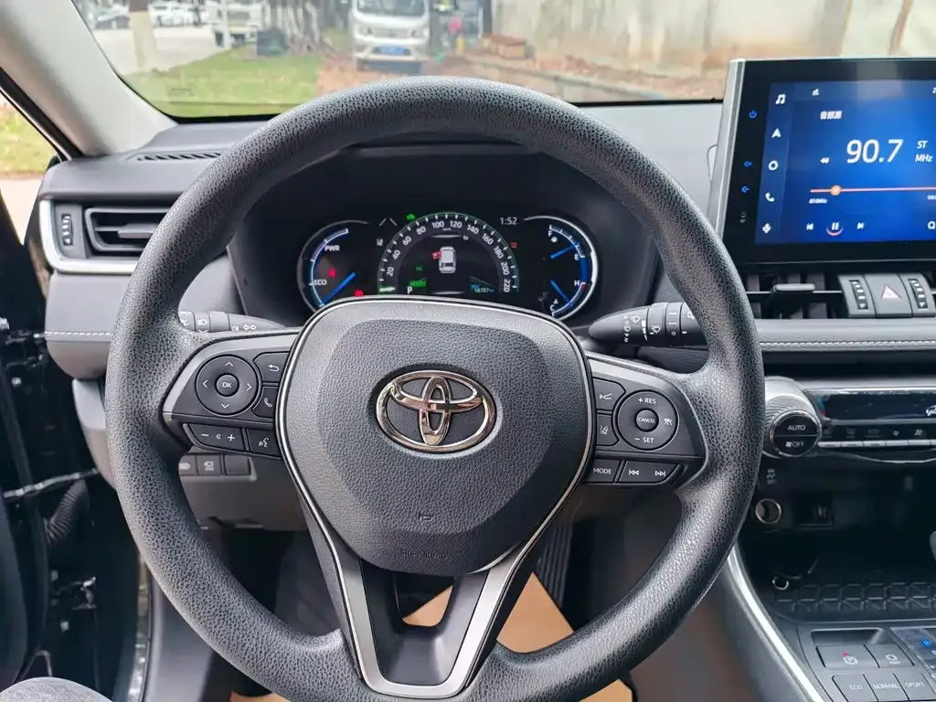 Toyota RAV4 — фото 7
