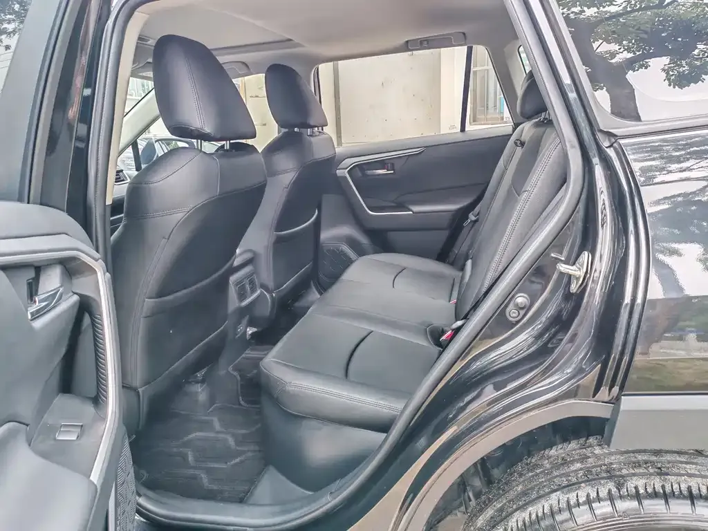 Toyota RAV4 — фото 3