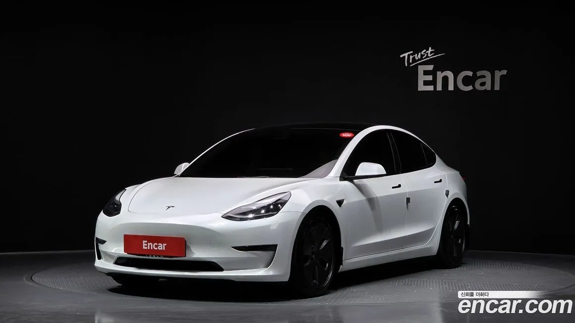 Tesla Model 3 — фото 1