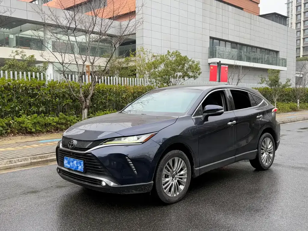 Toyota Harrier — фото 1