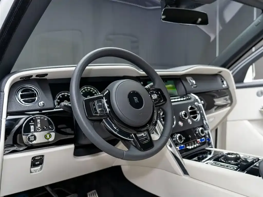 Rolls-Royce Cullinan — фото 10