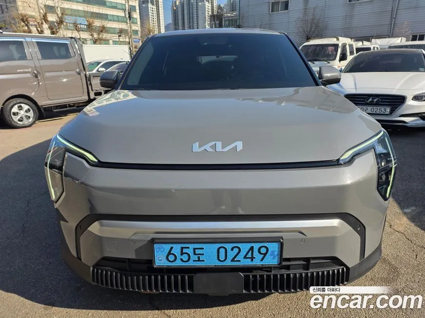 Kia EV3 — фото 1