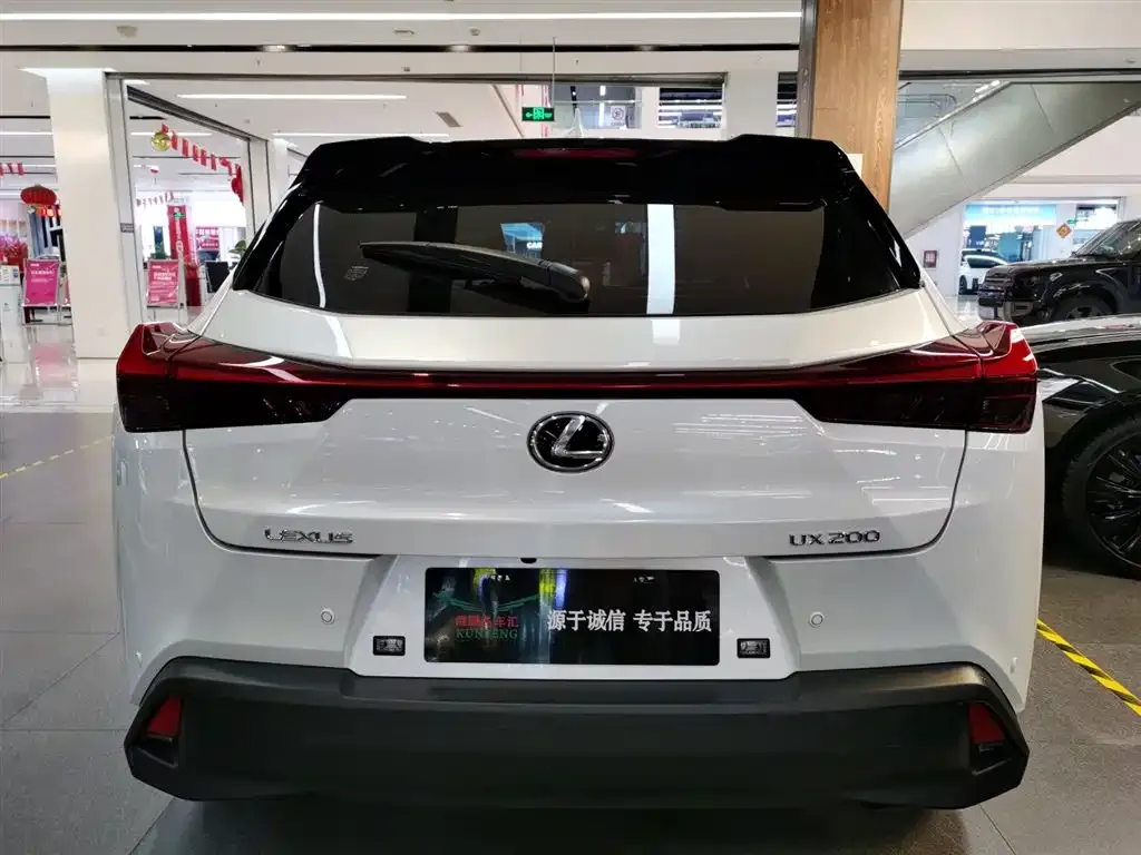 Lexus UX — фото 6