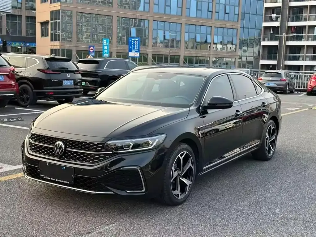 Volkswagen Passat — фото 1