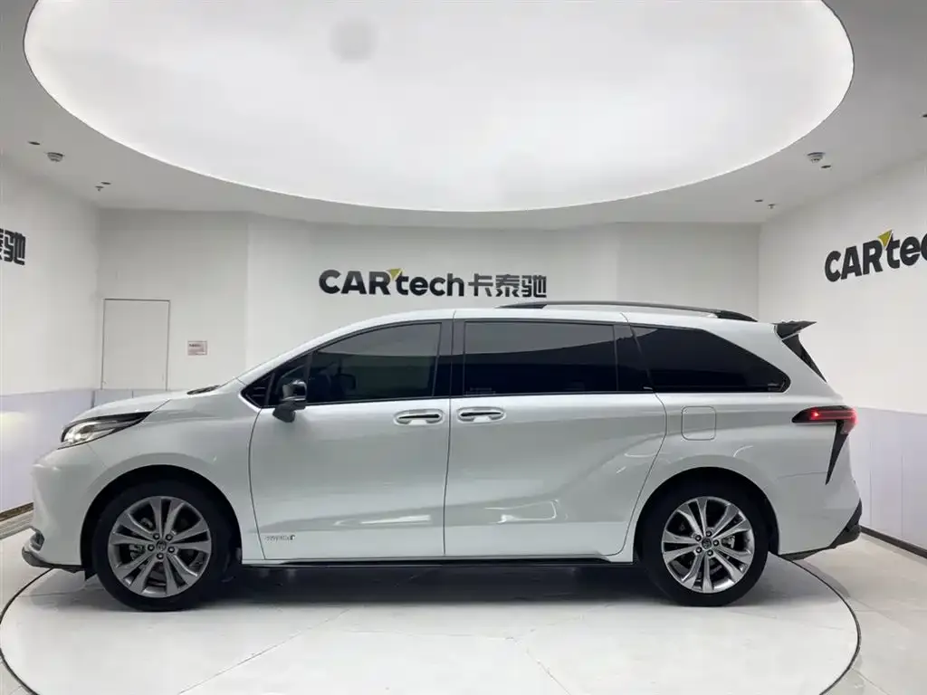 Toyota Sienna — фото 9
