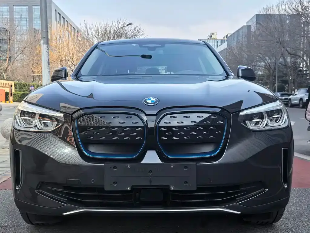 BMW iX3 — фото 9
