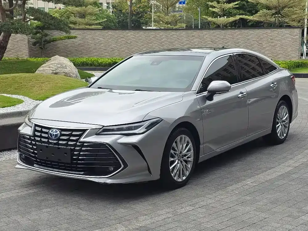 Toyota Avalon — фото 1