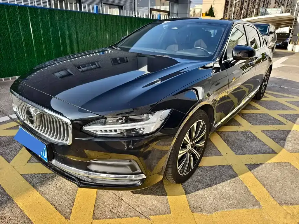 Volvo S90 — фото 1