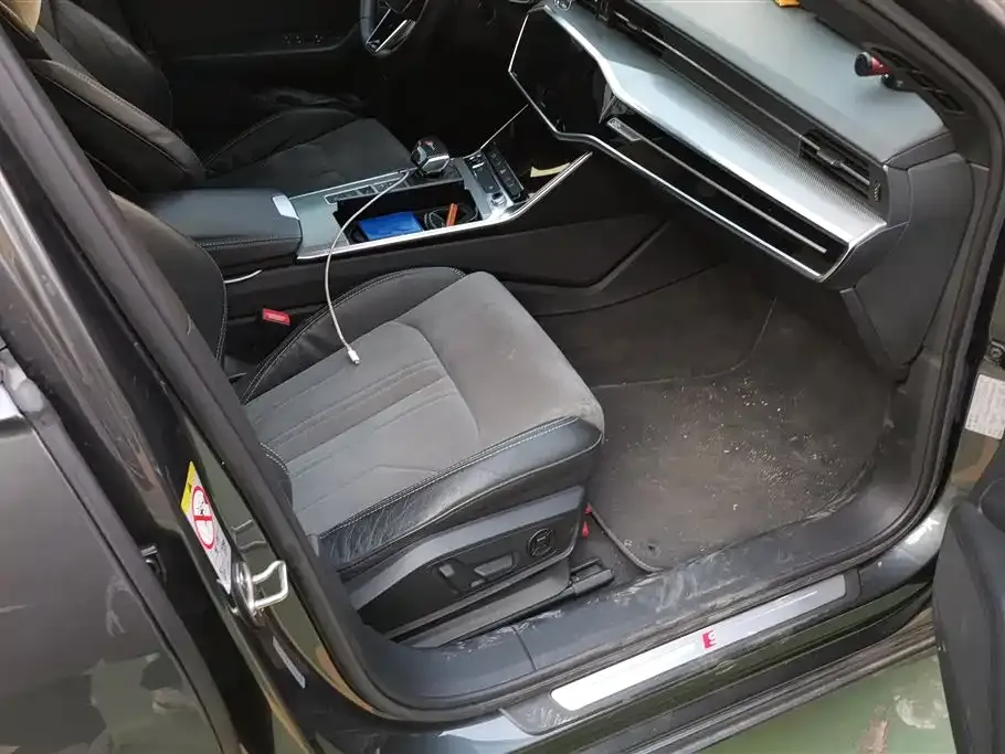 Audi A6L — фото 8