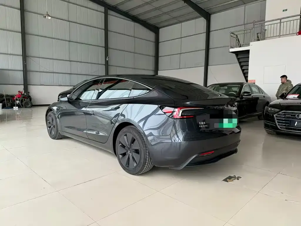 Tesla Model 3 — фото 4