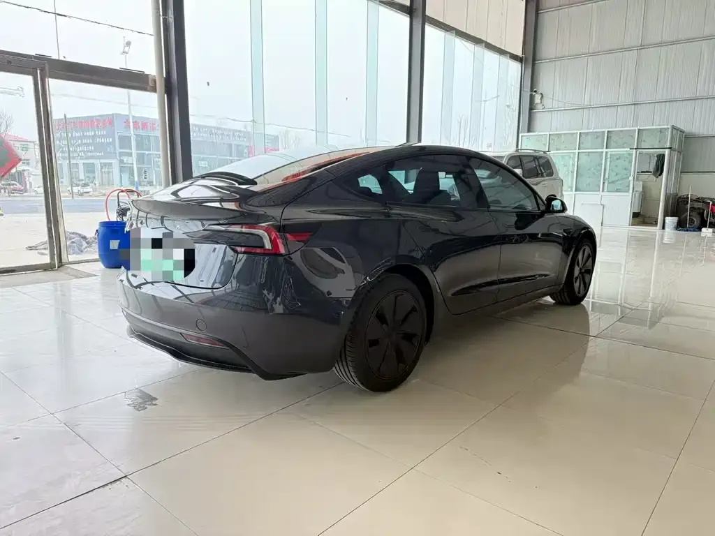 Tesla Model 3 — фото 3