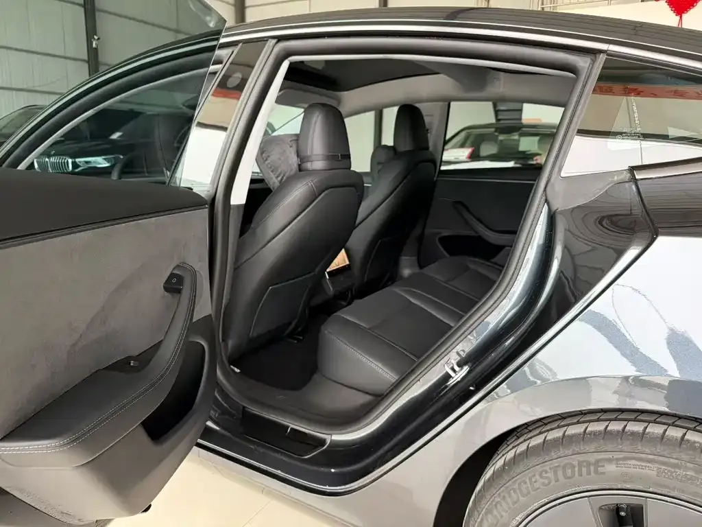 Tesla Model 3 — фото 5