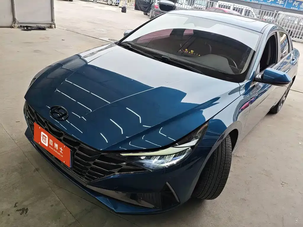 Hyundai Elantra — фото 1